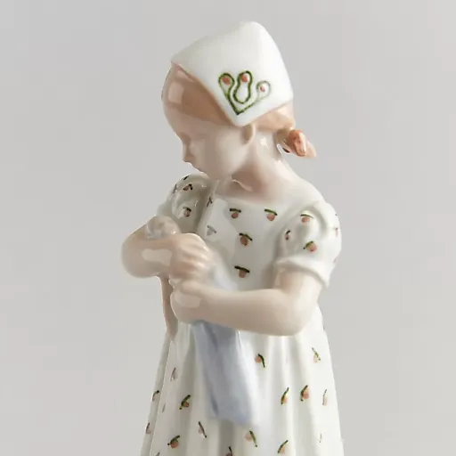 Статуэтка "Мари. Девочка с куклой" - View 9