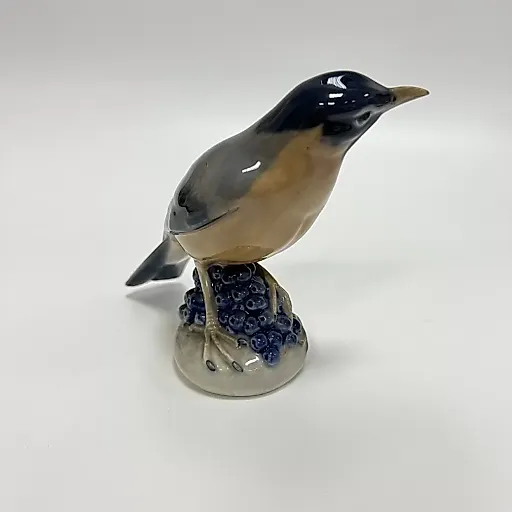 Статуэтка Белобровик на ветке с ягодами Роял Копенгаген 1935-1949 гг. - View 2