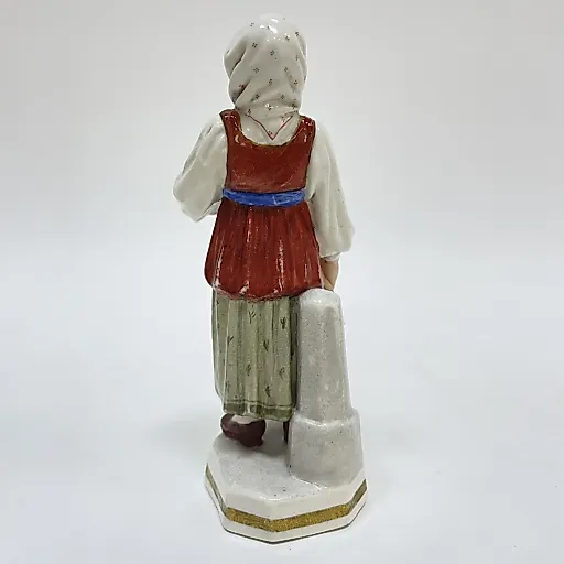 Статуэтка "Женщина с кувшином " 1810-30 гг мануфактура Ф.Я. Гарднера - View 3