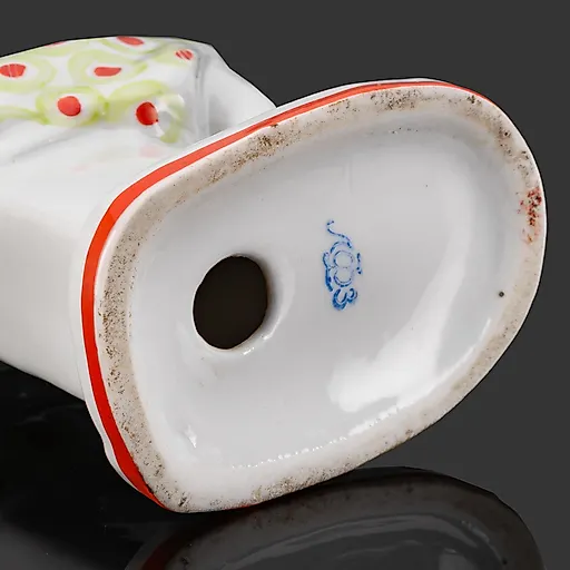 Фарфоровая статуэтка 'Материнство' ('Ладушки') авторства Г.С. Столбовой, ЛФЗ, СССР, 1960-1970-е годы - View 4