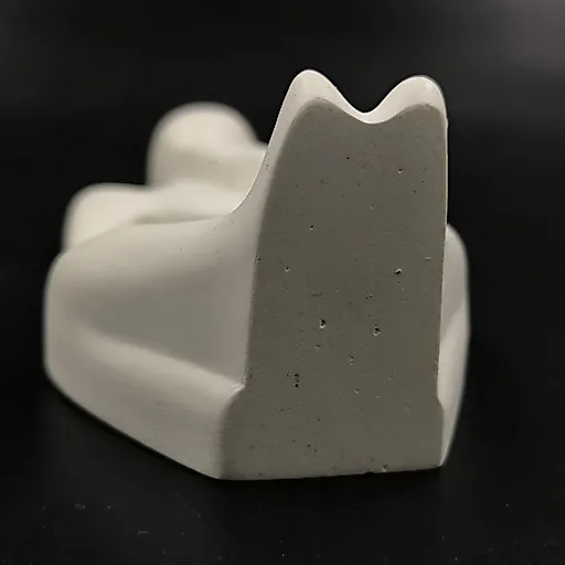 Абстрактная гипсовая статуэтка сидящего человека, Европа, конец XX - начало XXI века - View 6