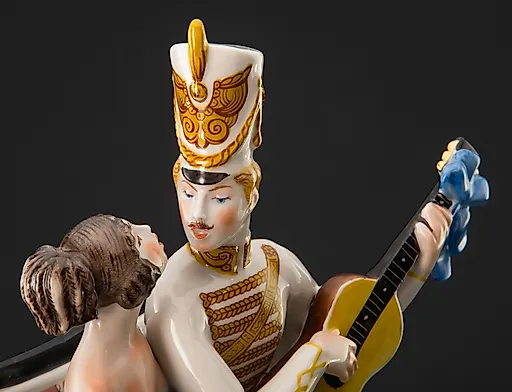 Фарфоровая статуэтка 'Старинный романс' авторства Щербины и Жникруп, КЭКХЗ, СССР, 1970-е - View 2