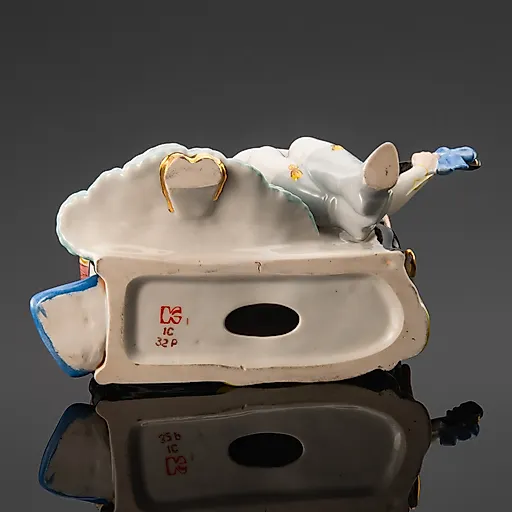 Фарфоровая статуэтка 'Старинный романс' авторства Щербины и Жникруп, КЭКХЗ, СССР, 1970-е - View 4