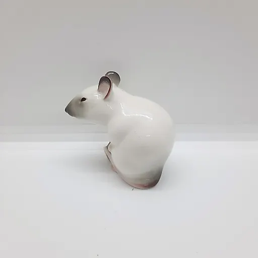 Фарфоровая статуэтка «Сиамская мышь с орехом» скульптора Г.Л. Чариной, ИФЗ, современная работа - View 4