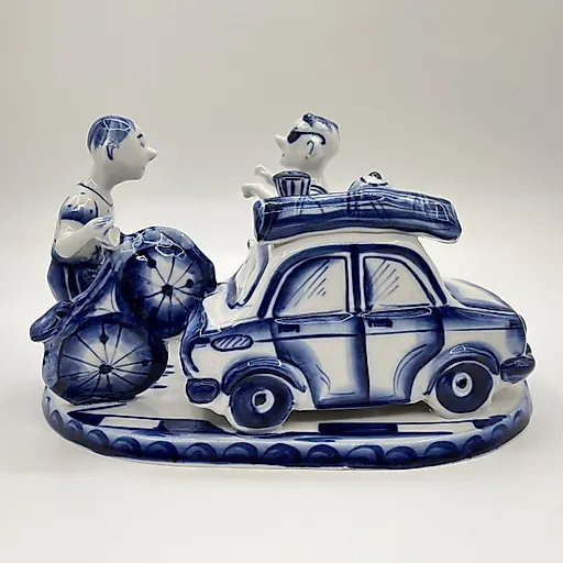 Фарфоровая статуэтка «Ну ты, мужик, попал!!!» с росписью Ракитовой Н., Гжельская мануфактура «Галактика», Россия, 2002 г. - View 3