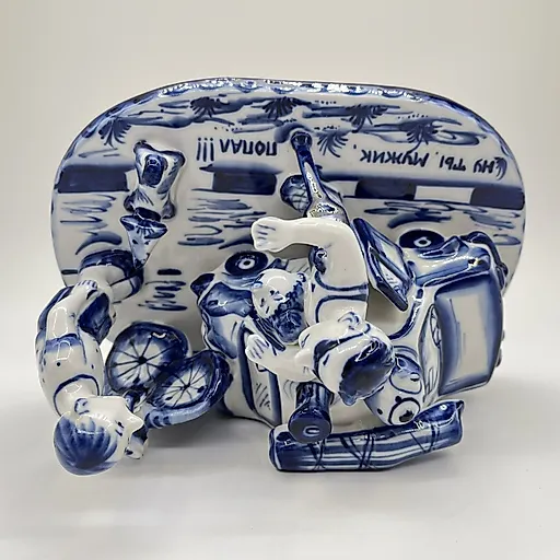 Фарфоровая статуэтка «Ну ты, мужик, попал!!!» с росписью Ракитовой Н., Гжельская мануфактура «Галактика», Россия, 2002 г. - View 6