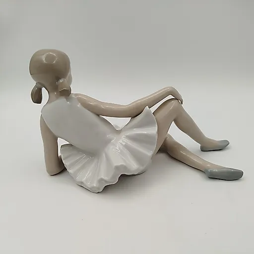 Фарфоровая статуэтка "Лежащая балерина" с росписью, NAO Porcelain, Испания, 1970-2000 гг. - View 2
