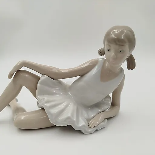 Фарфоровая статуэтка "Лежащая балерина" с росписью, NAO Porcelain, Испания, 1970-2000 гг. - View 3