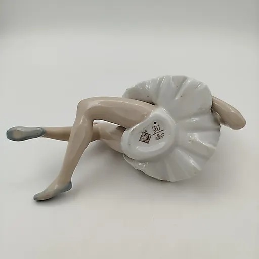 Фарфоровая статуэтка "Лежащая балерина" с росписью, NAO Porcelain, Испания, 1970-2000 гг. - View 4