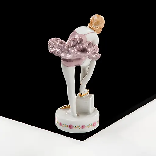 Фарфоровая статуэтка "Юная балерина" авторства Н. Малышевой, Дулевский завод, СССР, 1968-1983 гг. - View 2