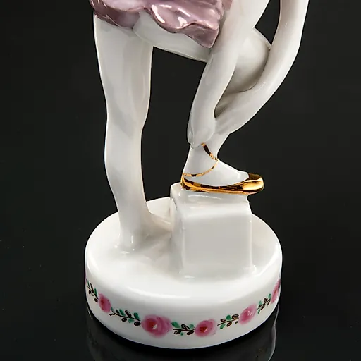 Фарфоровая статуэтка "Юная балерина" авторства Н. Малышевой, Дулевский завод, СССР, 1968-1983 гг. - View 3