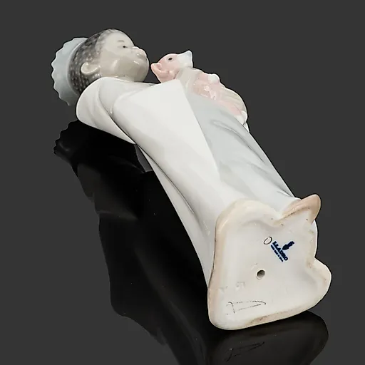Фарфоровая статуэтка Lladro "Мальчик с мишкой" авторства Juan Huerta, Испания, 1990-2002 гг. - View 4