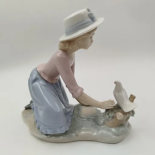 Фарфоровая статуэтка "Девушка с голубем" от NAO Porcelain, Испания, конец XX века - View 3