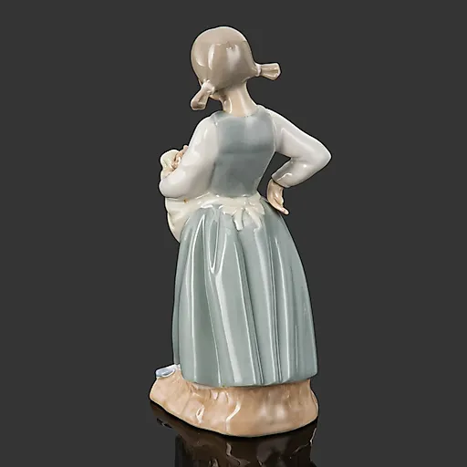 Фарфоровая статуэтка "Девочка с котятами" от NAO Porcelain, Испания, 1970-е - View 2