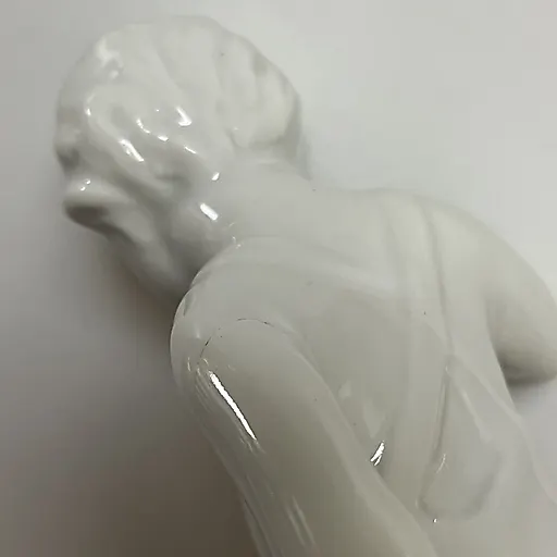 Фарфоровая статуэтка "Мальчик с мишкой" авторства Л. Клименковой-Краузе, Первомайский завод (СССР) - View 7