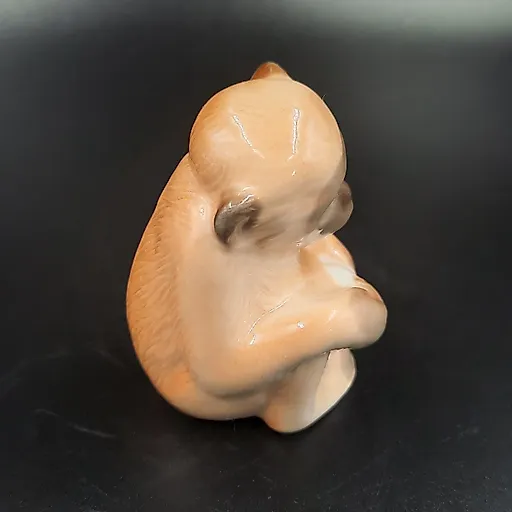 Фарфоровая статуэтка "Обезьянка с мячом" ЛФЗ, 1990-е годы - View 2