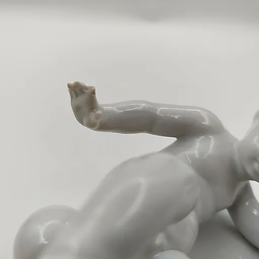 Фарфоровая статуэтка "Путти с мячом", VEB Schaubach Kunst Lichte-Wallendorf, Западная Европа, 1950-е - View 6