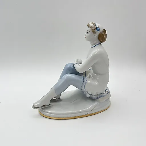 Фарфоровая статуэтка 'Фигуристка-физкультурница' с росписью и золочение, ЛФЗ, СССР, 1960-1970 гг. - View 3