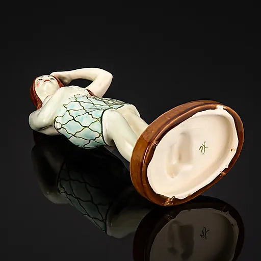 Фаянсовая статуэтка 'После бани' с авторской росписью Р.И. Холомкиной, Конаковский завод - View 3