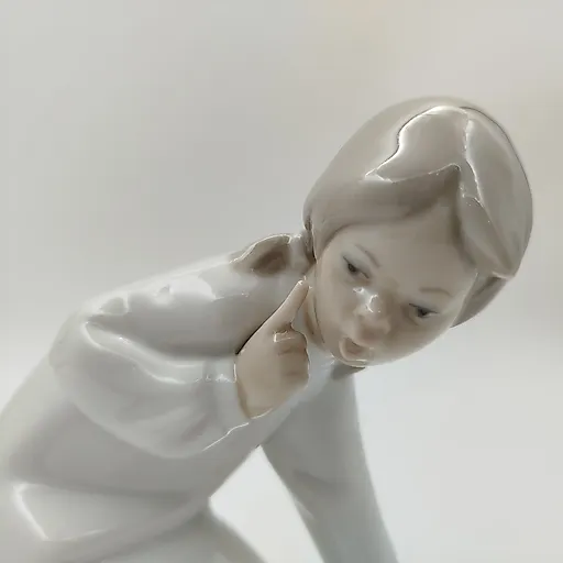 Фарфоровая статуэтка Lladro "Девочка с тапками" авторства Vicente Martinez, Испания, 1970-1990 гг. - View 3