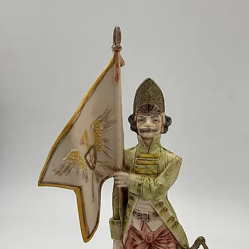 Статуэтка "Знаменоносец" из композитного материала с росписью, Западная Европа, конец XX века - View 2