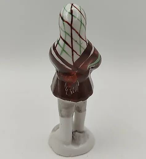 Фарфоровая статуэтка "Девочка в шубке" (Укутыш), Райпромкомбинат Бронницы, СССР, 1940-1950-е - View 2