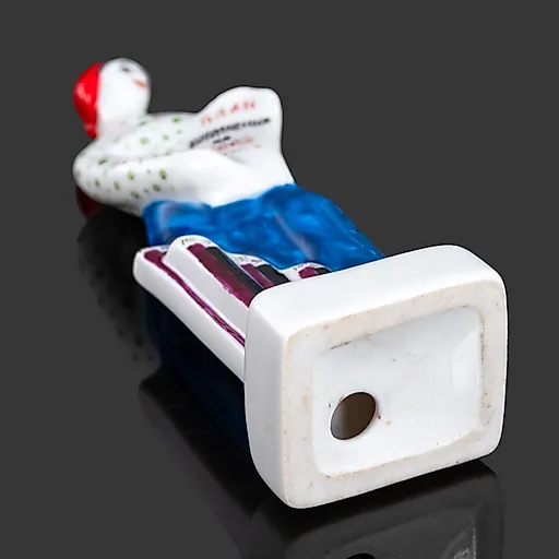 Фарфоровая статуэтка 'Ударница' авторства Н.Я. Данько, Россия, 1990-е годы - View 4