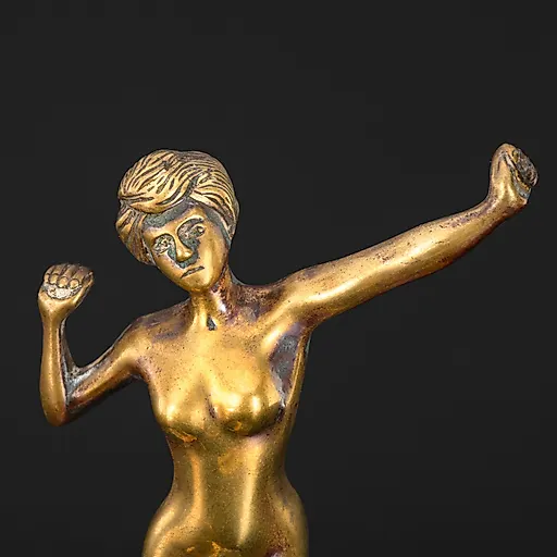 Латунная скульптура 'Обнаженная девушка и медведь', литье с камнем, Западная Европа, середина XX века - View 2