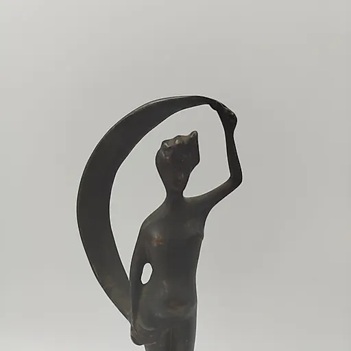 Скульптура 'Обнаженная на шаре' из металла и искусственного камня, Европа, конец XX - начало XXI века - View 2