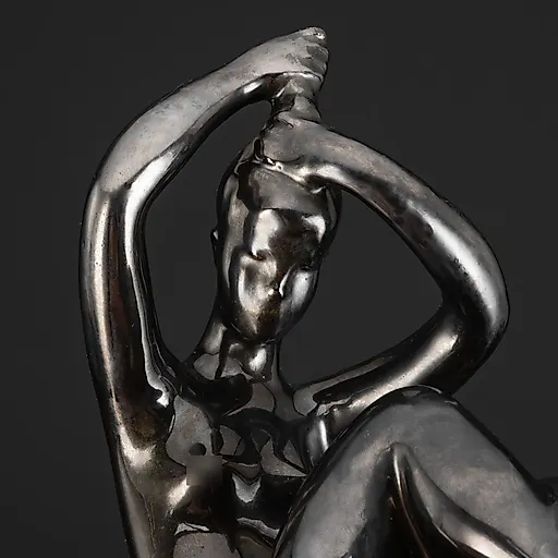 Керамическая скульптура «Девушка, расчесывающая волосы» Николая Силиса, Гжель, СССР, 1960-1970-е - View 2