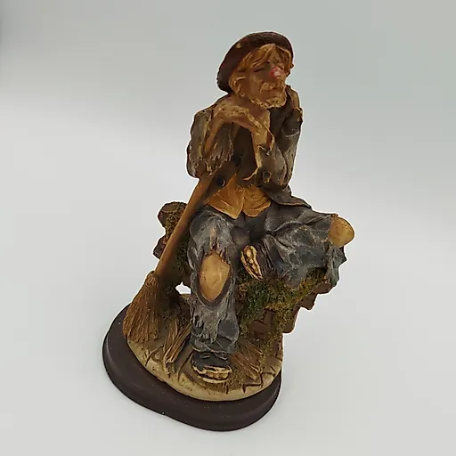 Скульптура "Бродяга с метлой" из композитного материала с росписью и деревянными элементами, Европа, 2000-2015 гг. - View 3