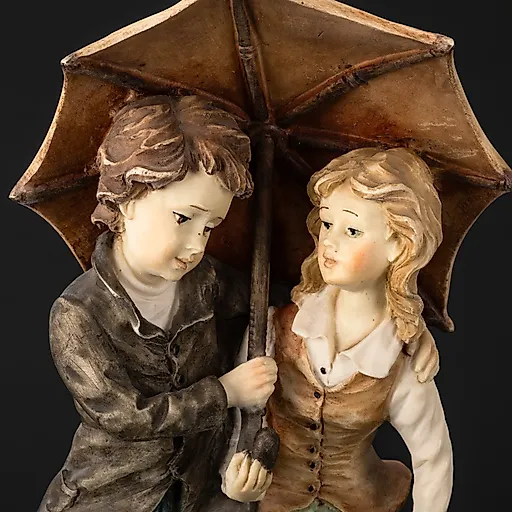 Статуэтка "Двое под зонтом" из композитного материала с росписью, Западная Европа, 1970-1990 гг. - View 2