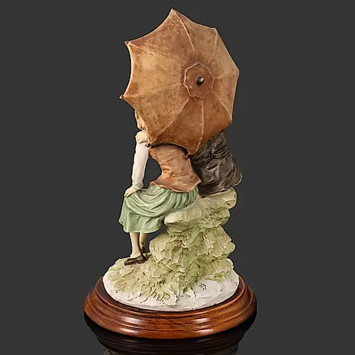 Статуэтка "Двое под зонтом" из композитного материала с росписью, Западная Европа, 1970-1990 гг. - View 3