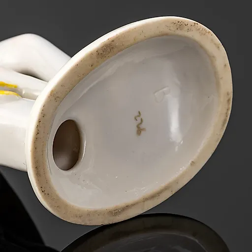 Фарфоровая статуэтка 'Юная купальщица' с росписью и золочением, ЛФЗ, СССР, 1960-1970 гг. - View 4