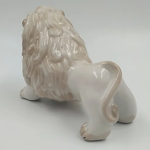 Фарфоровая статуэтка «Лев» авторства Н. Сердюкова, ЛЗФИ, СССР, 1950-1980 гг. - View 3