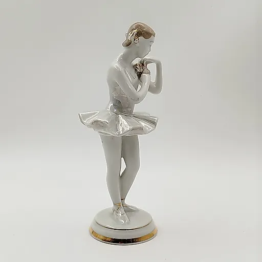 Фарфоровая статуэтка "Балерина с цветком" скульптора О. С. Артамонова, ДФЗ Вербилки, СССР, 1954-1965 гг. - View 2