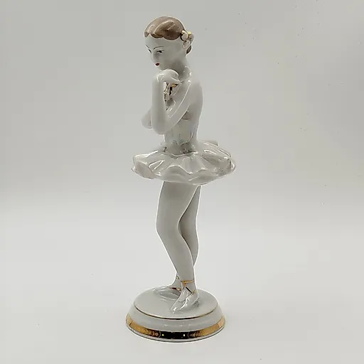 Фарфоровая статуэтка "Балерина с цветком" скульптора О. С. Артамонова, ДФЗ Вербилки, СССР, 1954-1965 гг. - View 4