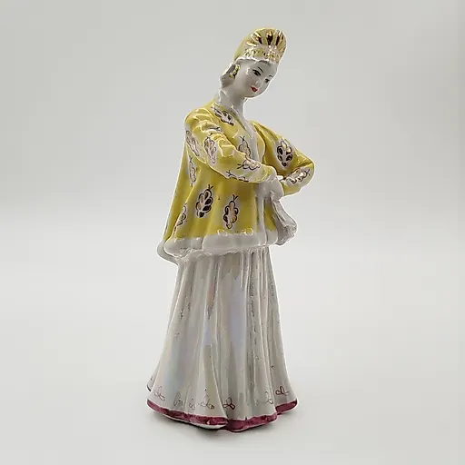 Фарфоровая статуэтка "Лебёдушка" в жёлтой шубке, автор А. Д. Бржезицкая, Дулевский завод, СССР, 1965 г. - View 2