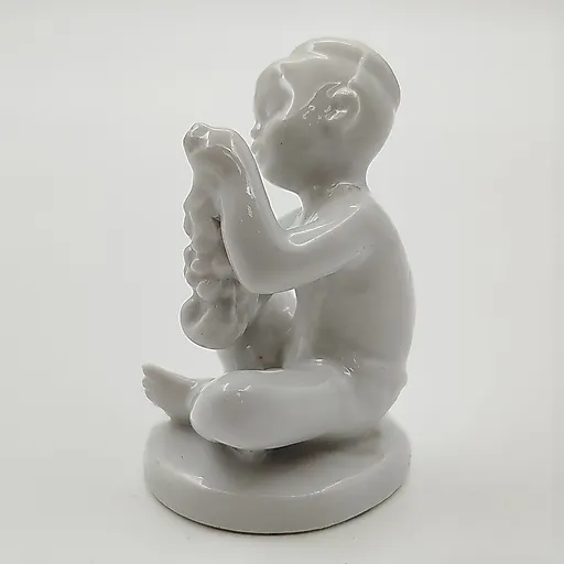 Фарфоровая статуэтка "Мальчик с виноградом" ЛФЗ, СССР, 1950-1960 гг. - View 4