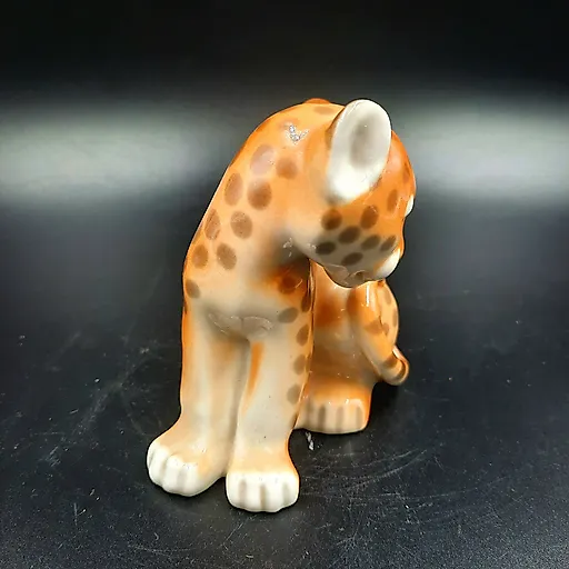 Фарфоровая статуэтка леопарда с аэрографией, автор П.П. Веселов, ИФЗ, 1970-1990 гг. - View 2