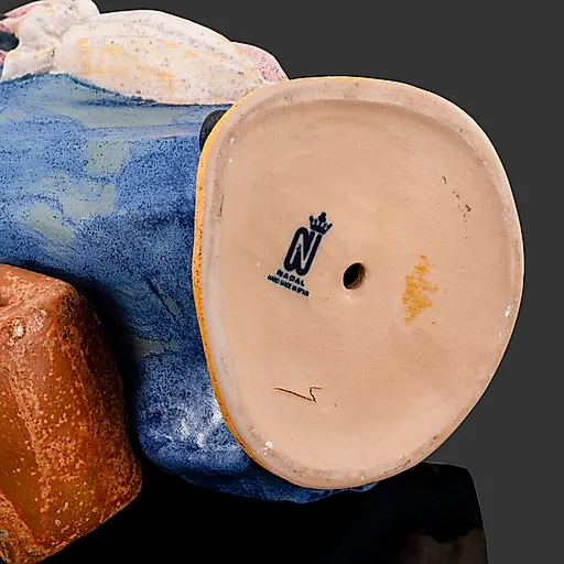 Статуэтка "Девушка с саквояжем и зонтиком" из искусственного камня с росписью, Nadal, Испания, 1970-2000 гг. - View 4