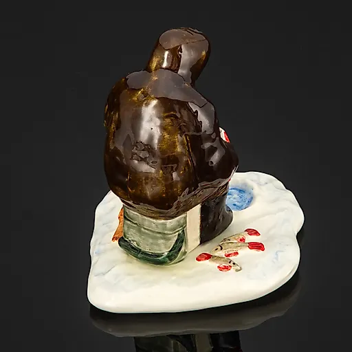 Фаянсовая статуэтка "Рыбак" авторства Л. Беляковой с росписью Р.И. Холомкиной, Конаковский завод, 2023 г. - View 2