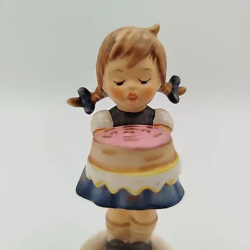 Фарфоровая статуэтка "Самой сладенькой" от Goebel, Германия, 1993-1994 гг. - View 3