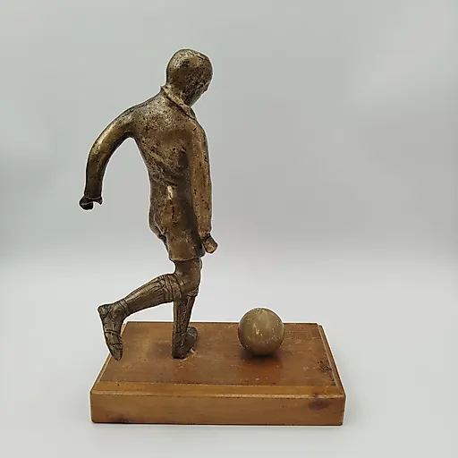 Бронзовая статуэтка футболиста с деревянной основой, Европа, 1970-1990 гг. - View 2