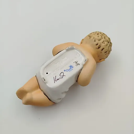 Фарфоровая статуэтка "Младенец" M.I. Hummel от Goebel, Германия, 2004 год - View 4