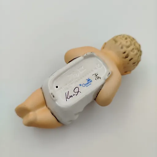 Фарфоровая статуэтка "Младенец" M.I. Hummel от Goebel, Германия, 2004 год - View 5