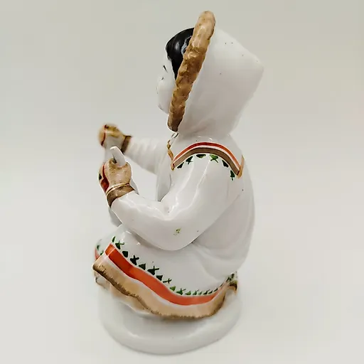 Фарфоровая статуэтка "Якутка с севрюгой" ЛФЗ, СССР, 1950-1960 гг. - View 3