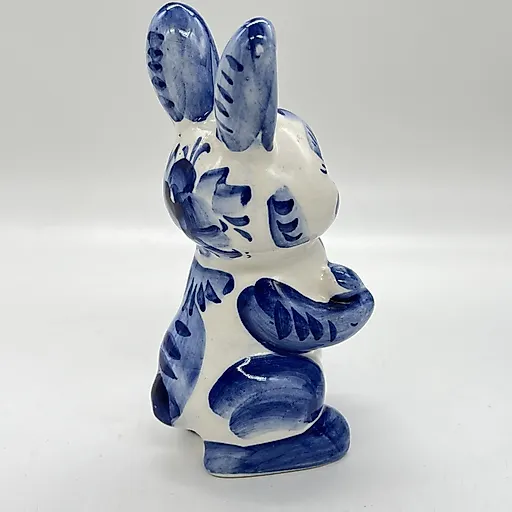 Фарфоровая статуэтка "Зайчик с морковкой" в стиле Гжель, Россия, 1991-2010 гг. - View 2
