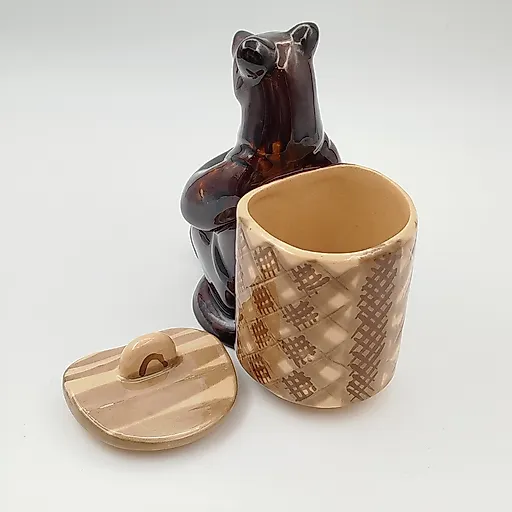 Фаянсовая статуэтка «Медведь с кузовком» Гжель, СССР, 1950-1970 - View 4