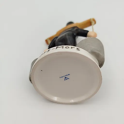 Фарфоровая статуэтка "Водонос" Goebel M.I. Hummel, Германия, 1993-1998 - View 5